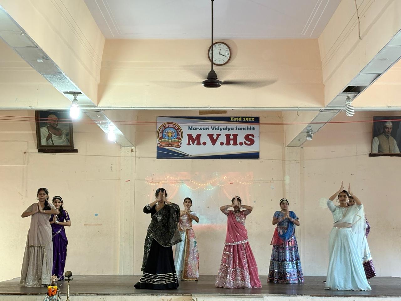 HINDI DIVAS — photo 2